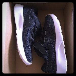 Price Firm ✅ Kids Black Nike