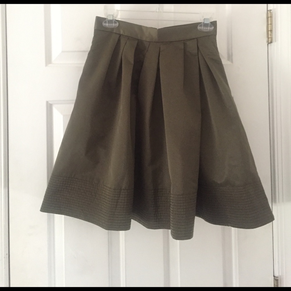 Army green skirt with pockets
