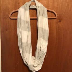 Lululemon Athletica Clarity Scarf Grey and White