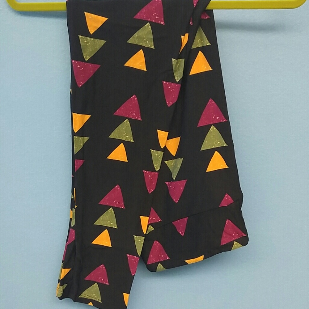 NWT. LuLaRoe TC Leggings. Multi triangles.