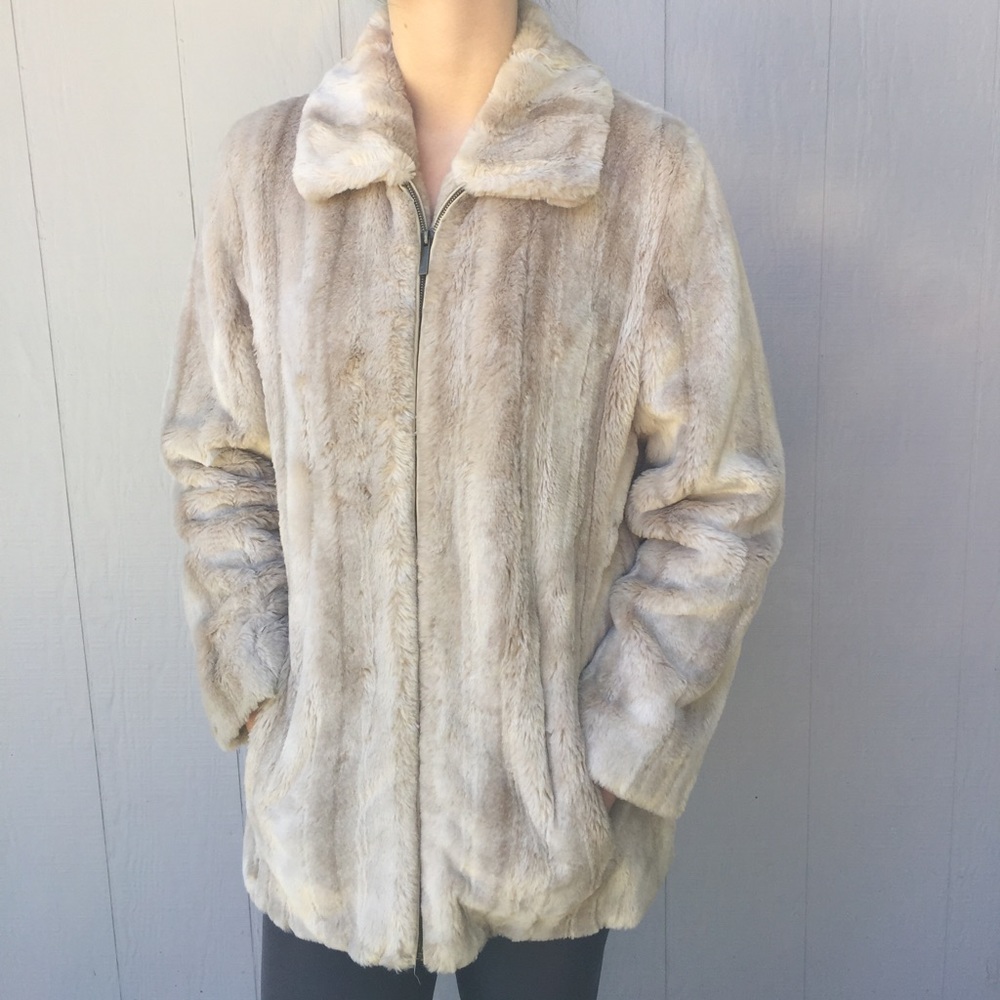 NEW Kristen Blake Fur coat for sale. - Picture 4 of 7