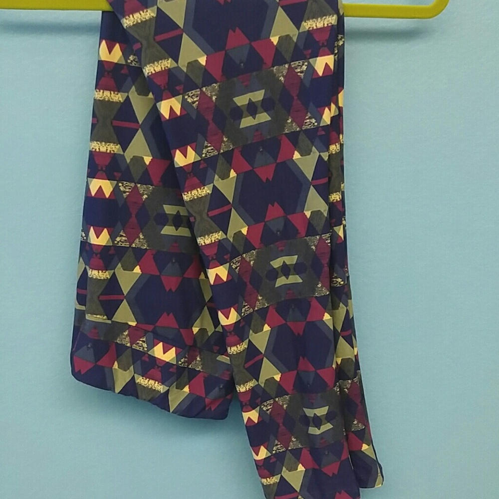NWT. LuLaRoe TC Leggings Purples & grey diamonds.