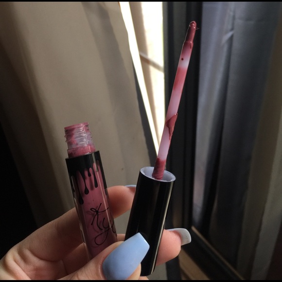 Kylie lip gloss in POSIE K - Picture 3 of 3