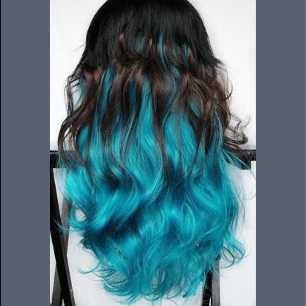 Ombré Teal Clip in Hair extensions.