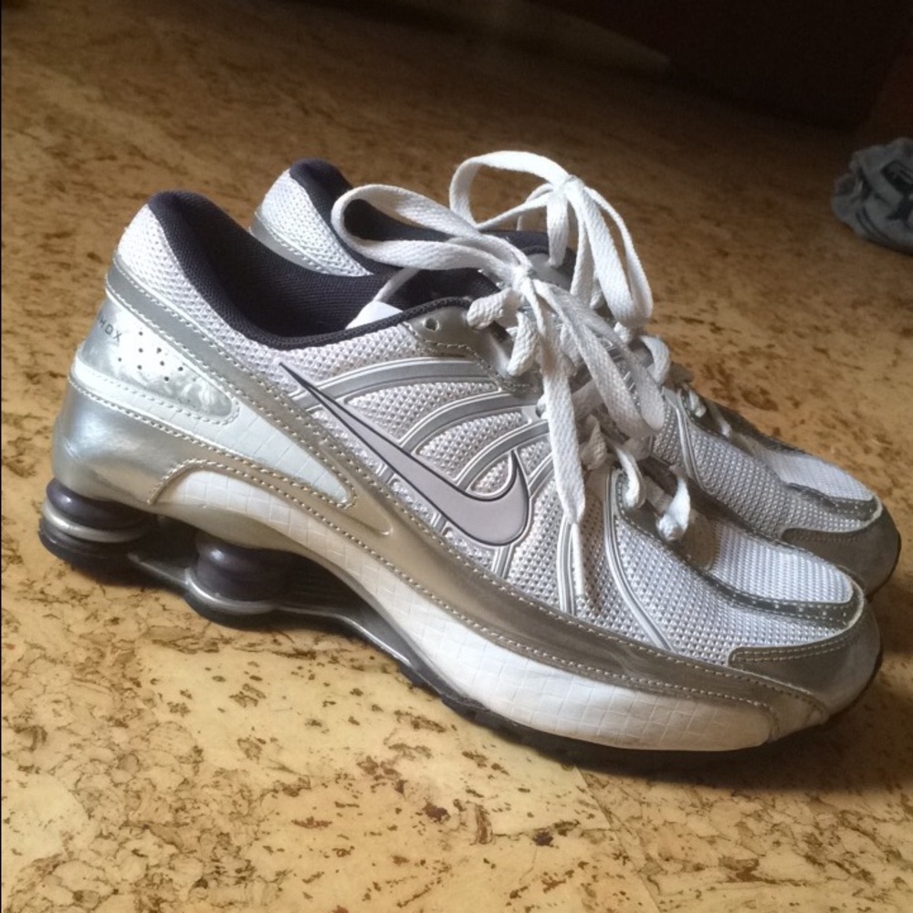 brand new NikE turbo shocks tennis shoe