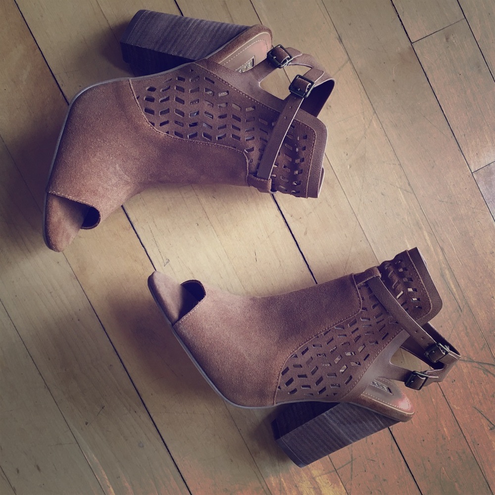 🌺BCBG suede peep toe booties.🌺 gorgeous!!!