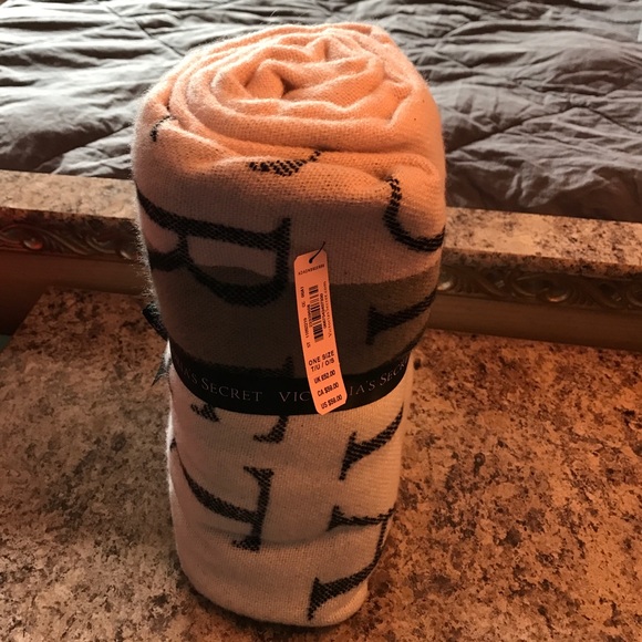 NWT Victoria Secret Blanket - Picture 2 of 3