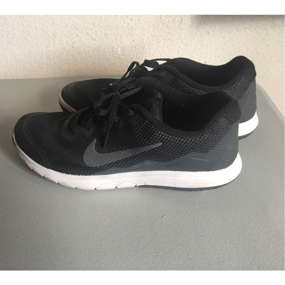 Nike size 8.5 black and white