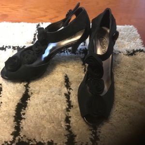 Candies black classic T strap heels