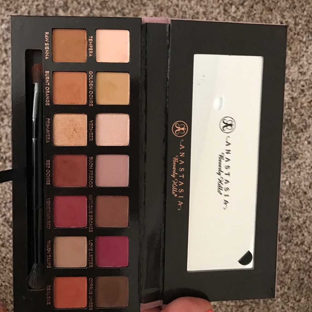 Anastasia Beverly Hills:Modern renaissance palette