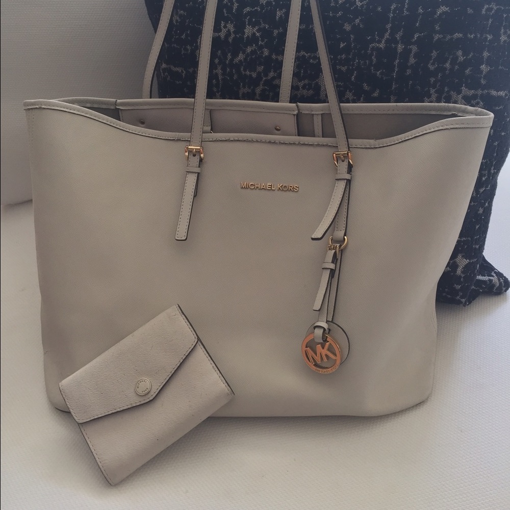 Authentic MICHAEL KORS saffiano tote &accessories