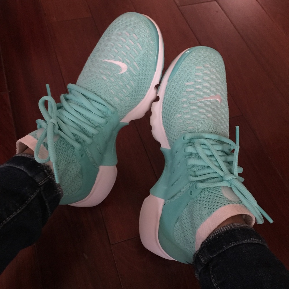 SOLD-Nike FlyKnit Prestos SZ 6 SOLD