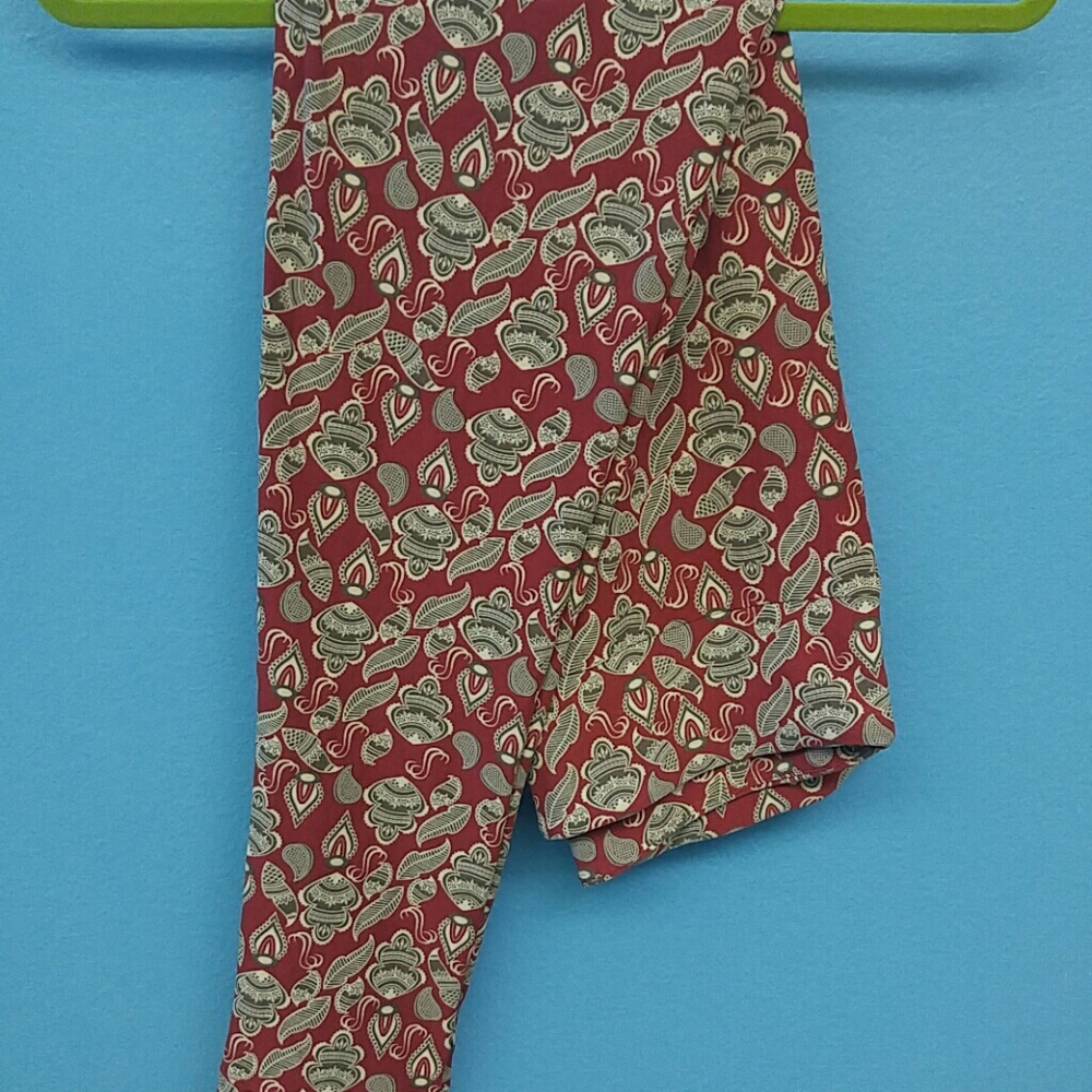 NWT. LuLaRoe TC Leggings Burgundy grey paisley.