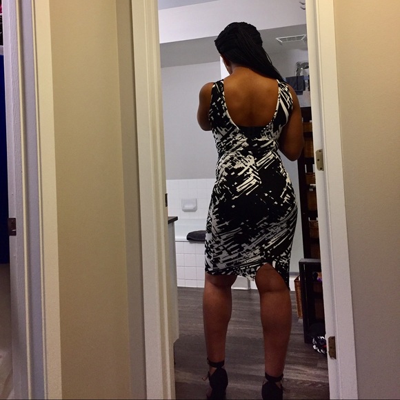 Black/white dress - Picture 4 of 4