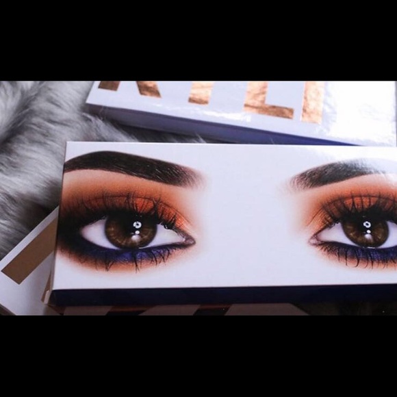 KYLIE ROYAL PEACH PALETTE SALE!!! - Picture 4 of 4