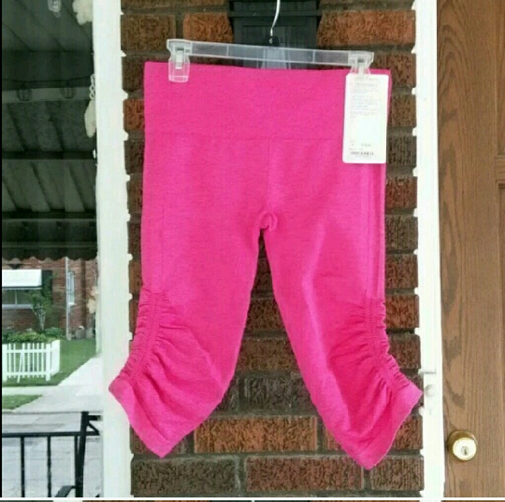 NWT Lululemon In the Flow Crop