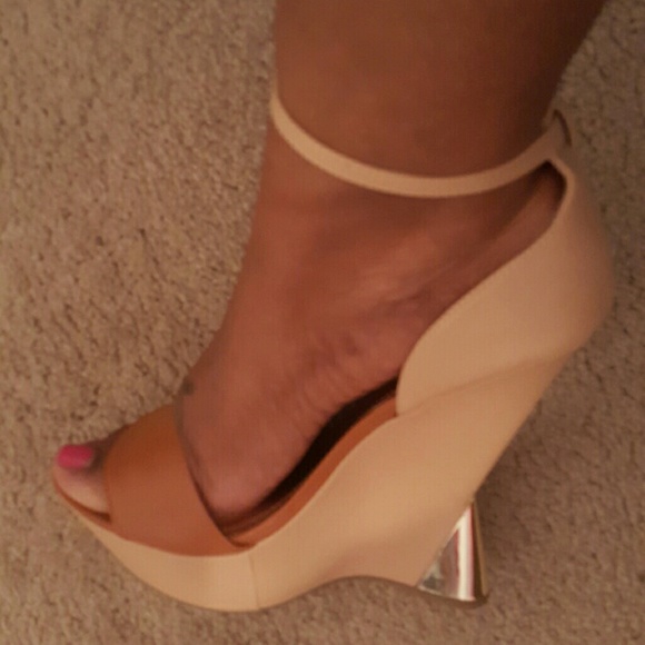 Hotness - Picture 3 of 4