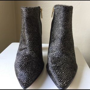 Carrano pony hair booties NWOT