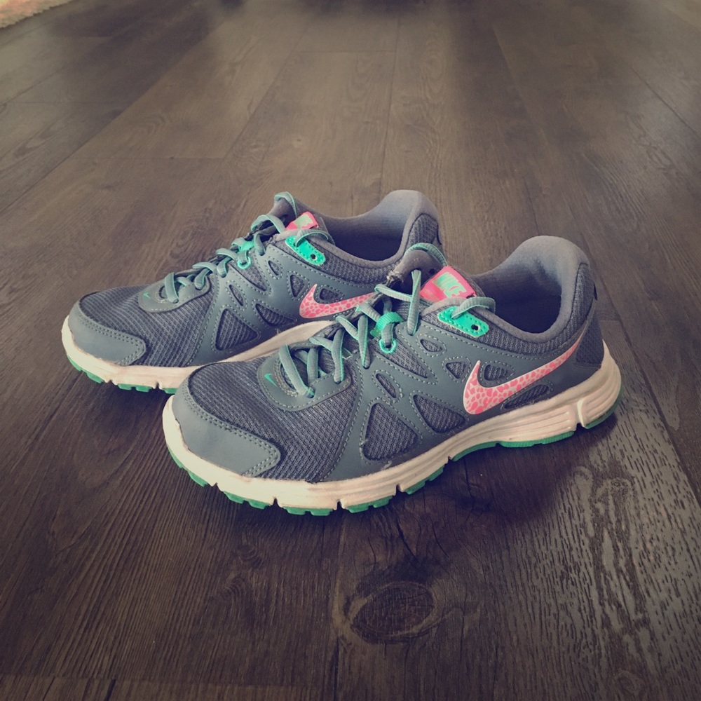Nike revolution 2