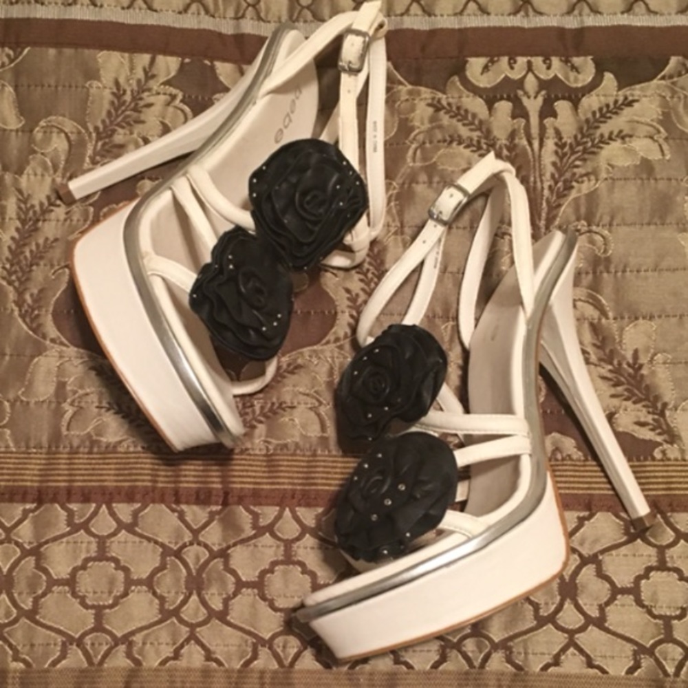 Bebe Platform Sandal 10M
