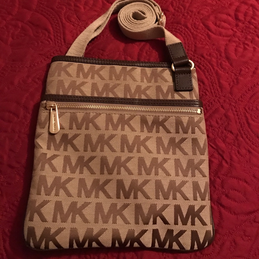 Authentic 💯 Micheal Kors