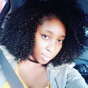 Meet your Posher, Imané