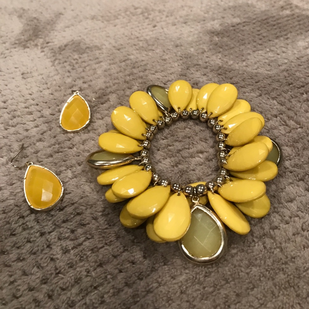 Colorful bracelet and matching earrings.