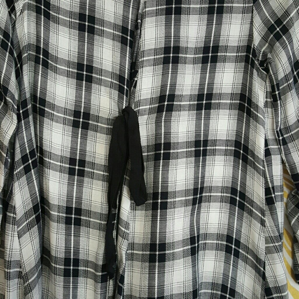Ladies Top - Picture 2 of 2