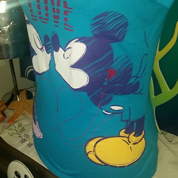 Disney Mickey and Minnie Music is Love kissing tee - Picture 5 of 7