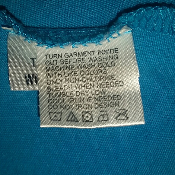 Disney Mickey and Minnie Music is Love kissing tee - Picture 7 of 7