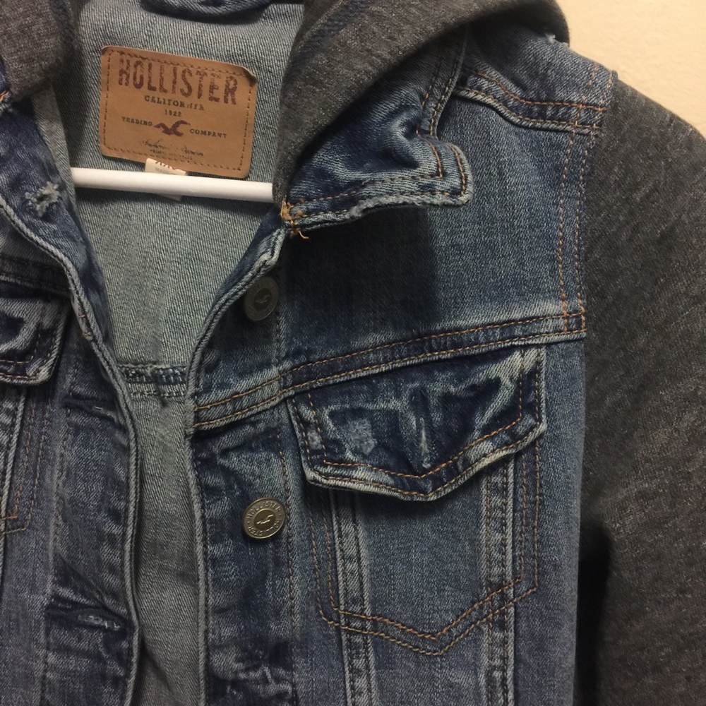 HOLLISTER cropped jean jacket NWOT