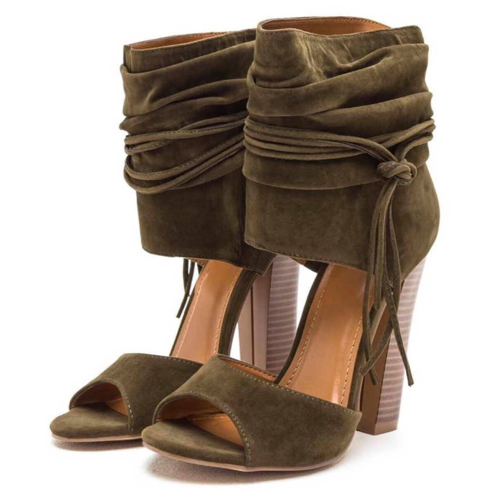 🛑SOLD🛑 NWOT Olive Tassel Ankle Boot Heels