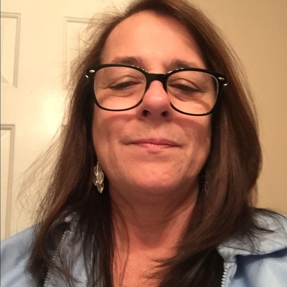 Meet your Posher, Gloria - Picture 1 of 1