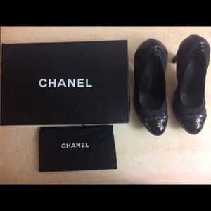 CLASSIC CHANEL PUMPS