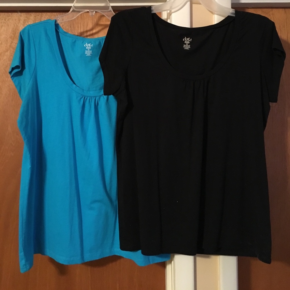 2 Scoop neck tees