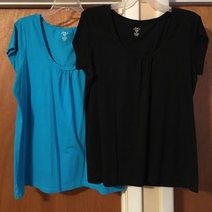 2 Scoop neck tees