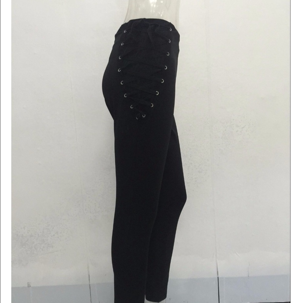 SALE💙 Lace up side high waist black edgy leggings - Picture 3 of 4