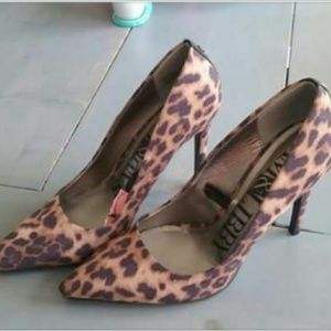 Sam & Libby Leopard Print Dorsay Heels Nwt size 7