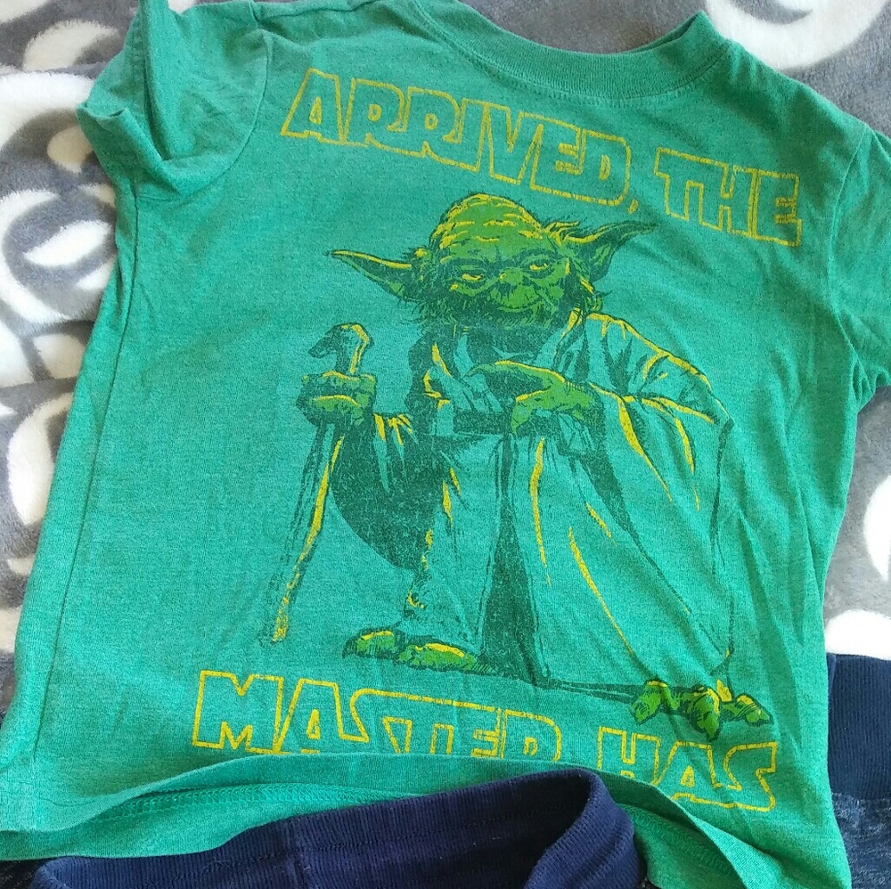Set Joggers & graphic tee great condition!