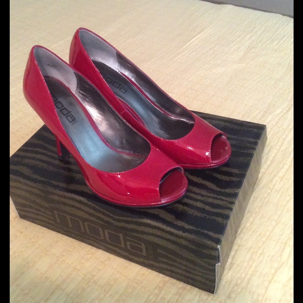 Sexy red pumps size 8