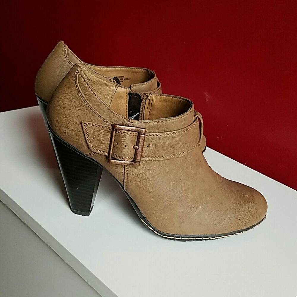 Eurosoft by Sofft Tan Booties