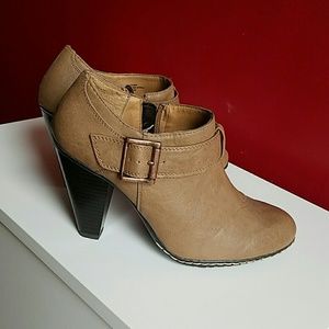 Eurosoft by Sofft Tan Booties
