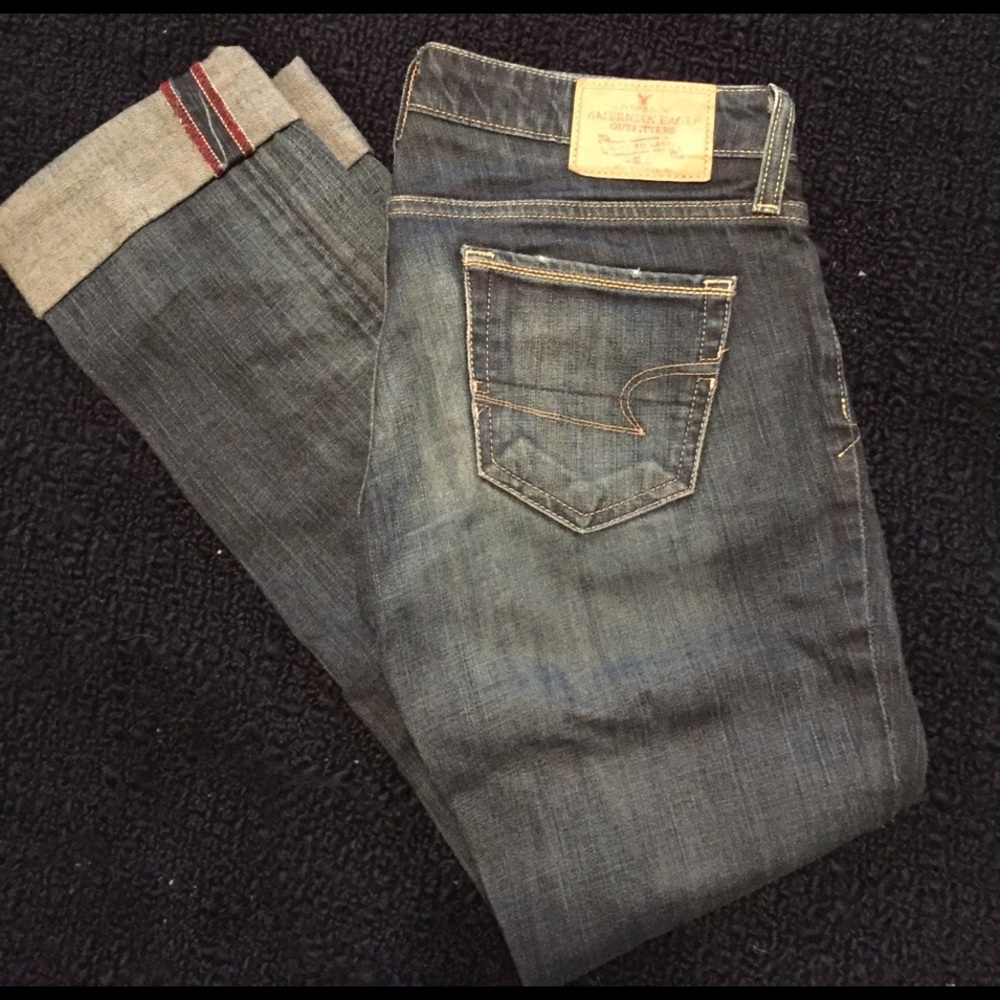 Medium wash straight AE jeans. Sz 2 reg