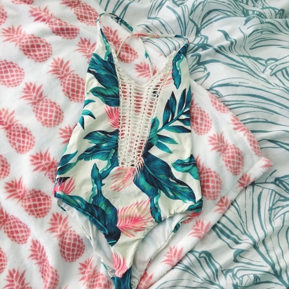 Billabong one piece - Picture 1 of 3