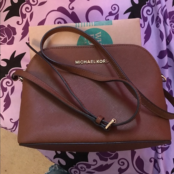 Michael Kors luggage purse - Picture 2 of 4