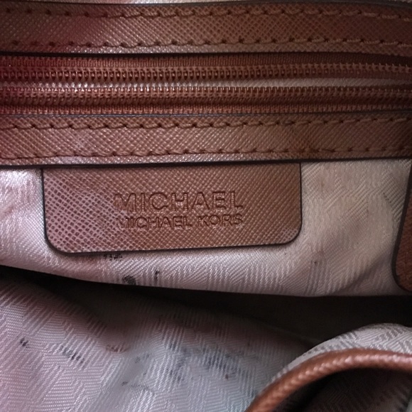 Michael Kors luggage purse - Picture 4 of 4