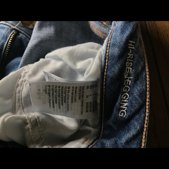 2 pairs of American eagle hi rise jeggings. - Picture 4 of 4