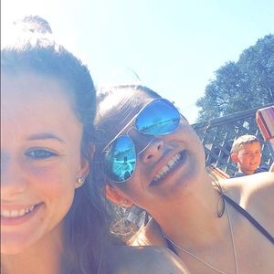 Meet your Posher, Kayla