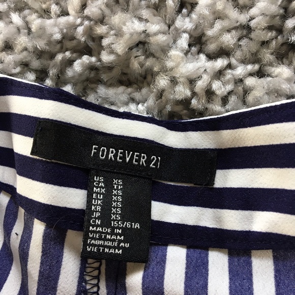 Striped High Waisted Shorts - Picture 3 of 4