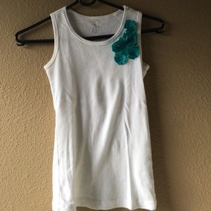 White scoop neck tanktop
